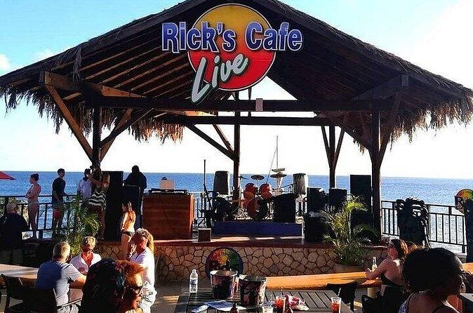 3 to 5 Hour Private Herbal Tour Shopping and Dinner at Ricks Cafe - Rick’s Cafe cliffside dinner: what’s included and what isn’t