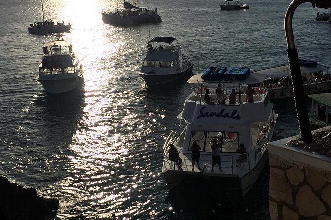 4 Hours Party Boat Catamaran Cruise in Negril - Lunch and open bar: the value is in not having to plan meals