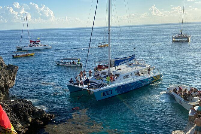 4 Hours Party Boat Catamaran Cruise in Negril - Deep-sea snorkeling stop (and that cave swim moment)