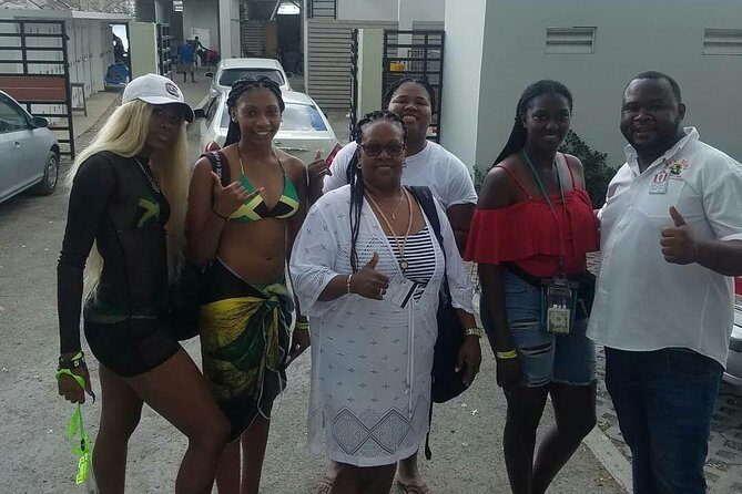 Airport Transfer To Riu Hotel Ocho Rios - Inside the ride: air-conditioning, comfort, and real-world flexibility