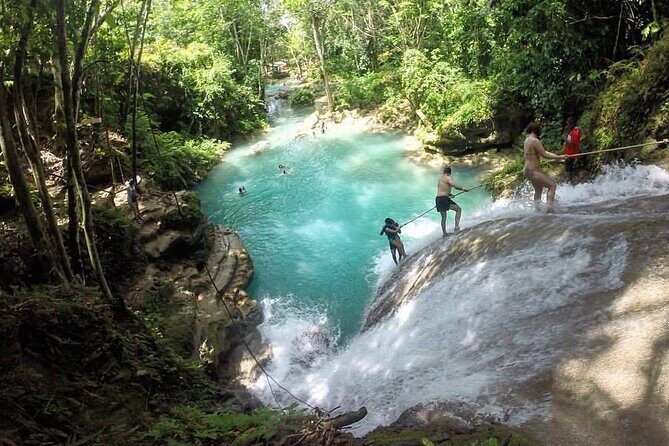 Blue Hole Ocho Rios - Guide-led navigation: crowd control without killing the vibe