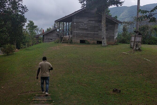 Blue Mountain Sight-Seeing & Nature Trail Hike with Private Guide - Entering the Blue Mountains from Ocho Rios