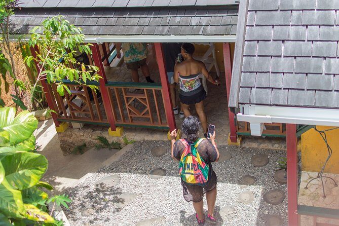 Bob Marley 9 Mile Tour Admission - Stop 2: the Bob Marley Mausoleum (around 20 minutes)