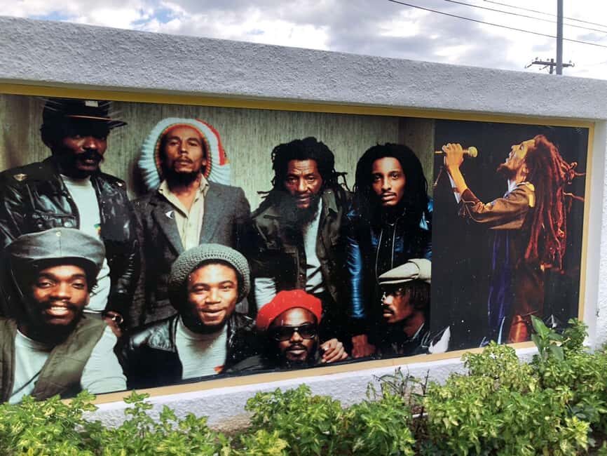 Bob marley 9 Miles & Dunns River Tour from Ocho Rios - Pickup in Ocho Rios: the 9 am plan and how to meet your driver