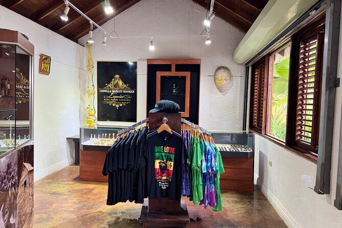Bob Marley Nine Mile Tour - Columbus Park: a quick history pause and photo time
