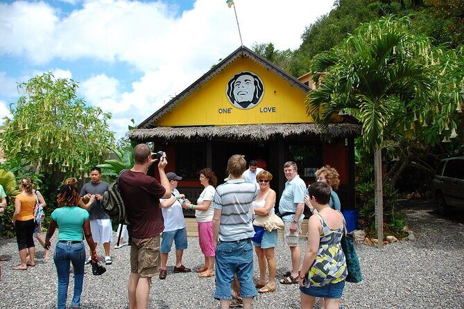 Bob Marley Nine Miles, sightseeing and local food and fruit stop - Should you book the Bob Marley Nine Mile tour from Montego Bay?