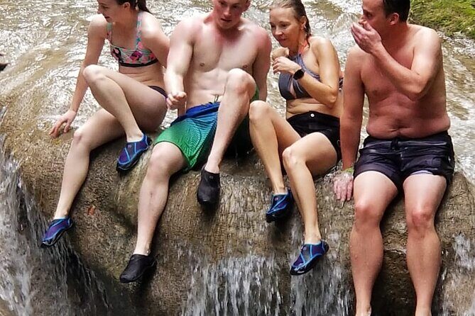 Chuck Norris Secret Falls and Lunch - Choosing your comfort zone: jumps, swims, and rope swing