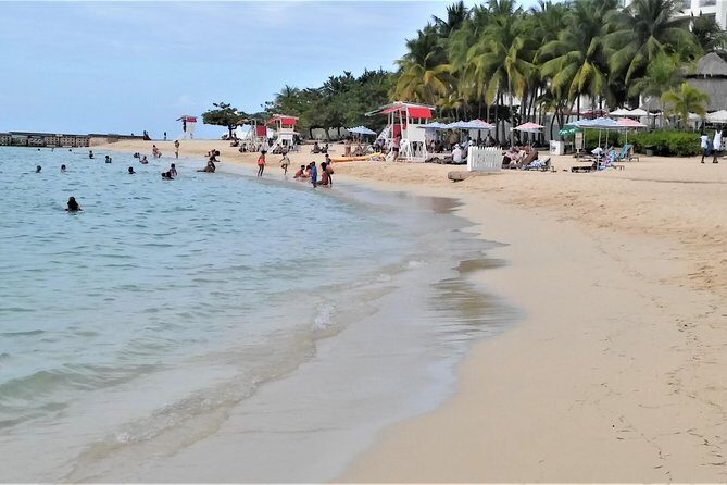 Doctor's Cave Beach, Margaritaville & Shopping from Montego Bay Hotels - Doctor’s Cave Beach: famous sand, calmer water, real downtime