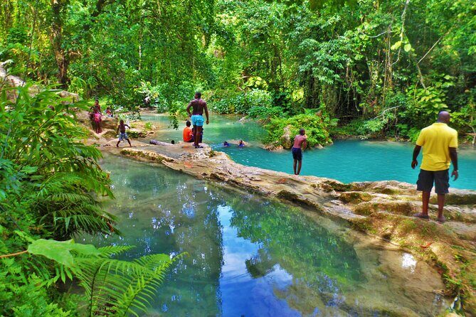 Dunn's River and Blue Hole with lunch combo from Montego Bay - Group size and how it affects your day