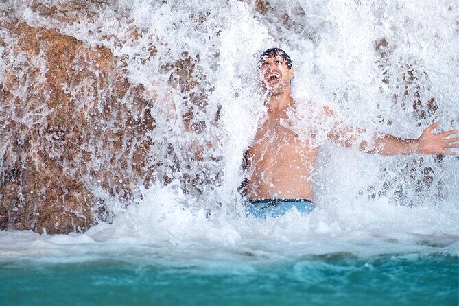 Dunns River Falls and Blue Hole Ocho Rios - Lunch and shopping: how to budget your time and money
