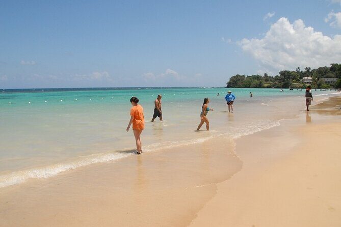 Dunns River Falls and Blue Hole Ocho Rios - Romeo and the people who turn logistics into comfort