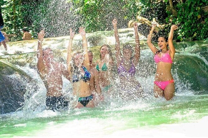 Dunn's River Falls and Ocho Rios Shopping Tour from Montego Bay Hotels - Shopping street reality check: how to avoid the stress