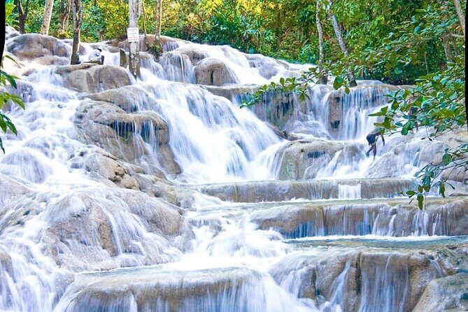 Dunn's River Falls and Park Tour with Zip Line from Montego Bay - Dunn’s River Falls Park: The Terraced Climb and the Cool Pools