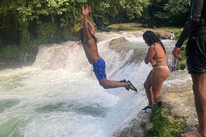 Dunns River Falls and Shopping Tour in Ocho Rios - Getting Picked Up and Moving Fast With a Mobile Ticket