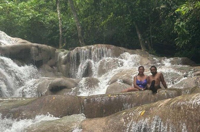 Dunns River Falls and Shopping Tour in Ocho Rios - Ocho Rios Market Time: Shopping With Your Guide in the Loop