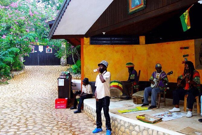 Dunns River Falls & Bob Marley - Bob Marley Mausoleum in Nine Mile: more than a photo stop