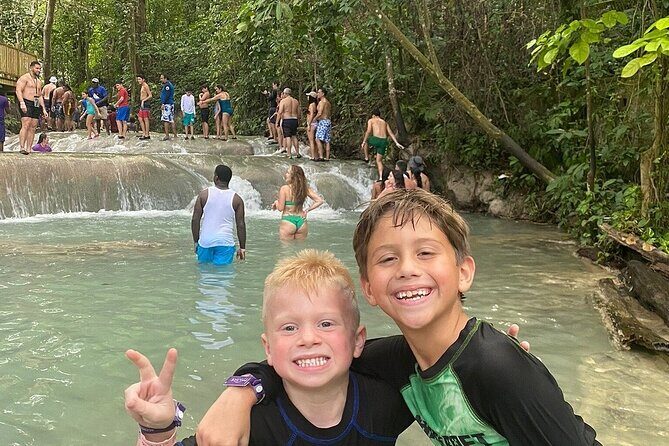 Dunn's River Falls Climb and Beach Include Entry Fee (ᵔᵕᵔ) - Ocho Rios Market Stop: Souvenirs in a Tight 25 Minutes