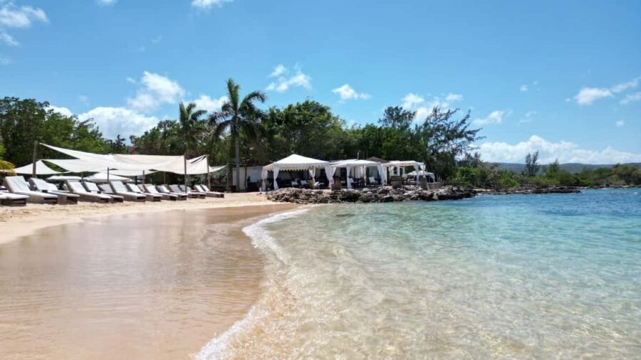 Falmouth: Bamboo Beach Club & Dunn's River Falls - Guides and Staff: Where the Tour’s Quality Can Show Up Fast