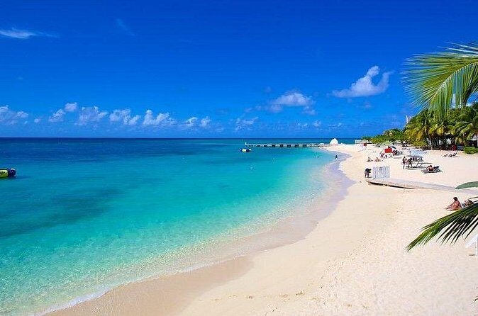 Falmouth Shore Excursion: Doctor's Cave Beach Private Tour - What the best drivers do: punctuality plus local judgment