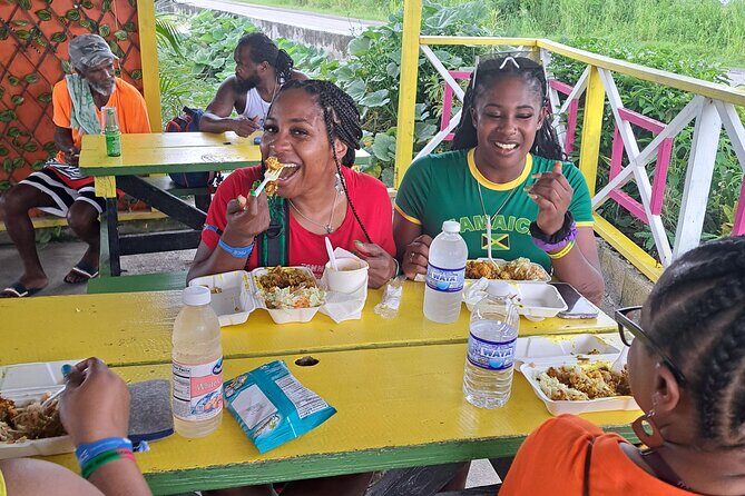 Feel the Giant Vibe Experience the ultimate getaway Lethe Jamaica - Sandy Bay horseback riding: choose your trail difficulty