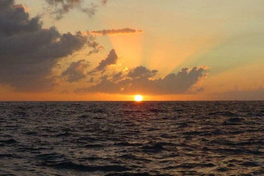 From Montego Bay: Negril Beach and Rick's Café Day Trip - Rick’s Café on the Clifftop: Sunset Views and the 35-Foot Spectacle
