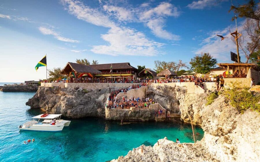 From Montego Bay: Negril Beach & Rick's Cafe Sunset Day Trip - Downtown Negril shopping: when a quick look is actually worth it