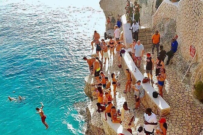 Full Day Tour of Negril Beach: Margaritaville & Rick's Cafe Live - Stop 3: Rick’s Cafe for ocean views, food, music, and cliff jumps