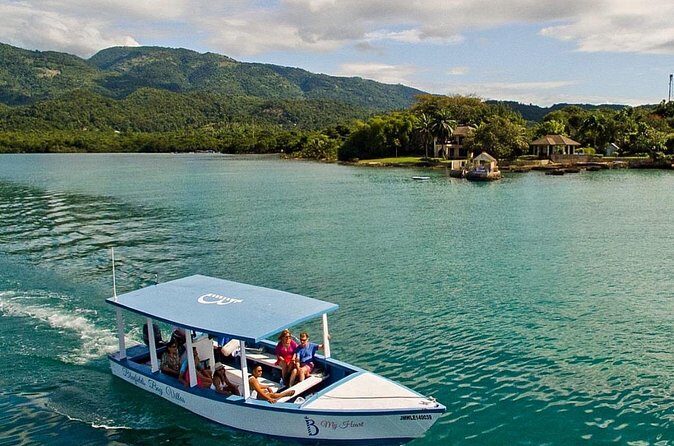 Glass bottom Boat Tour and Snorkeling Experience in Montego Bay - Fish-feeding with bread: the hands-on crowd-pleaser