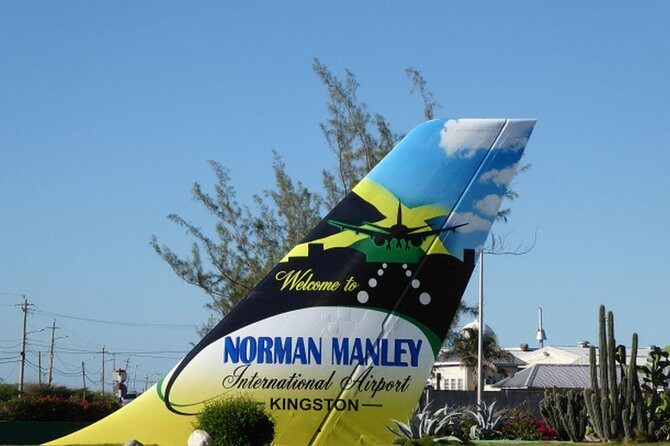 Group Private Kingston Airport Transfers (4 - 9 Persons) - Driver Quality: Punctual, Courteous, and Good at the Route