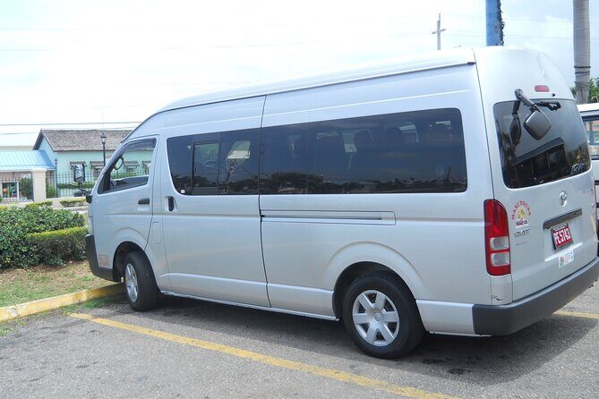 Kingston Airport Transfers to Runaway Bay - The north coast drive to Runaway Bay: fewer stops, more usable vacation time