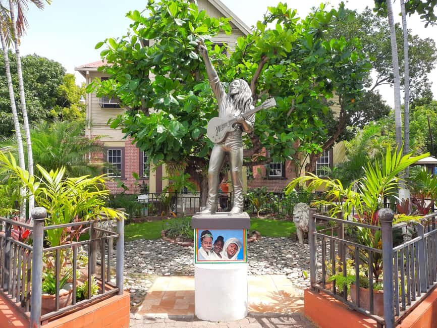 Kingston: Bob Marley Museum Tour from Kingston - Grammy, records, studio details, and I-Threes costumes