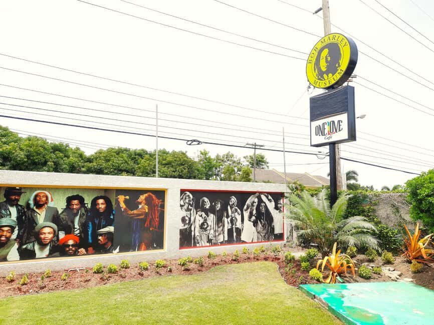Kingston: Bob Marley Museum Tour from Kingston - The guided circuit through the Main House and Exhibition Hall