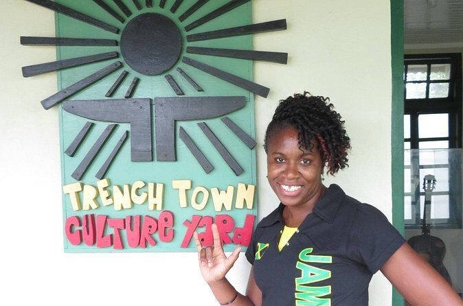 Kingston City Tour (starting in Kingston) - The guide factor: why Karen H. and Courtney get praised