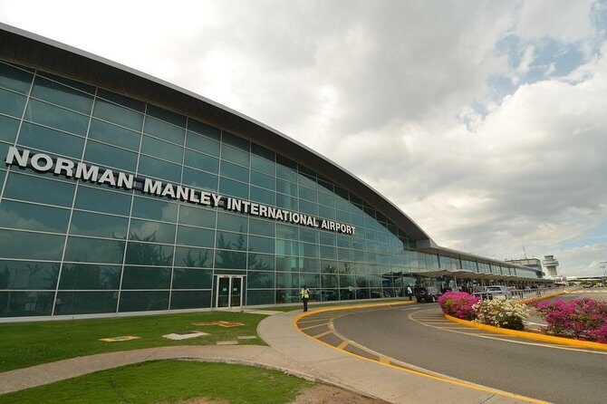 Kingston Round Trip Airport Transfers to Ocho Rios - Private vs Shared Transfers: What You Gain (and What You Give Up)