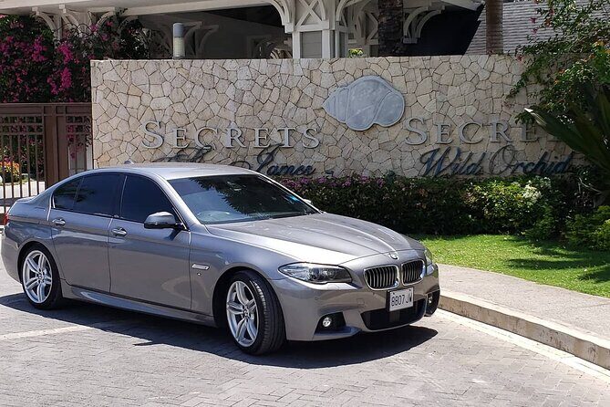 Luxury Transfer: Montego Bay Airport - Negril & Ocho Rios Resorts - Champagne welcome from Montego Bay to Negril or Ocho Rios