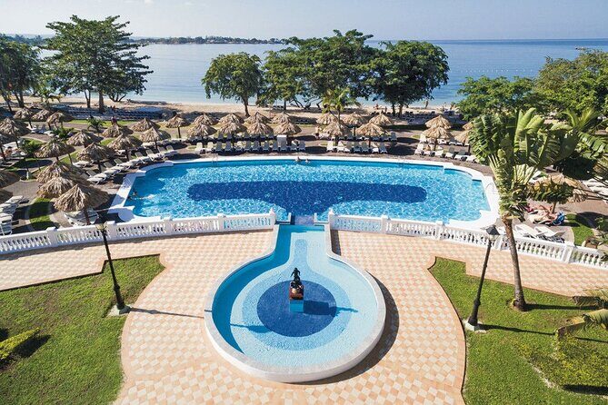 MBJ Airport Private Transfers to any Negril Hotels - Handling Flight Delays and Long Immigration Lines