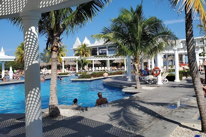 Montego Bay Airport Ja MBJ to Hotels in Montego Bay or Falmouth - Private Ride, Private Group: What That Means for You