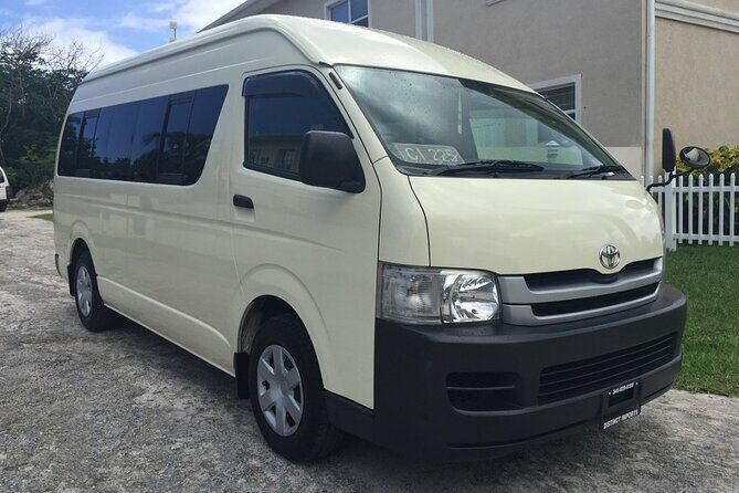 Montego Bay Airport Private Taxi to Royalton Negril - Meeting Sangster International: finding your driver right after customs