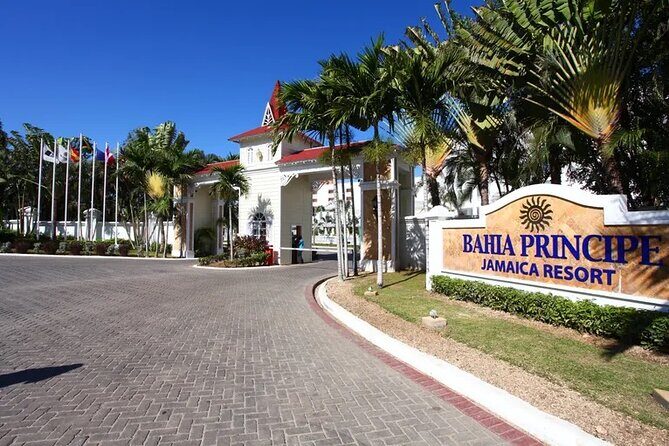Montego Bay Bahia Principe Grand Jamaica Private Airport transfer - Roundtrip service: lobby pickup means less chaos on departure day