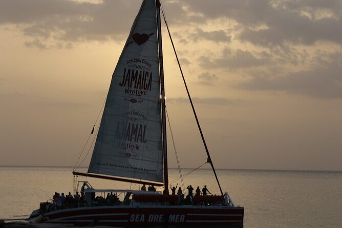 Montego Bay Catamaran: Snorkel Tour with Open Bar & Reggae DJ - Ladies’ Foot Massage and the Dance-Moves Moment