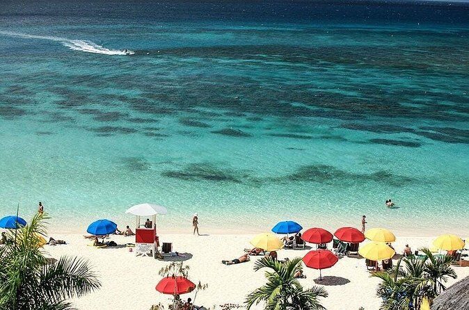 Montego Bay Highlights Tour from Montego Bay - Scotchies Drax Hall: Jerk Chicken and Pork in a 1-Hour Stop