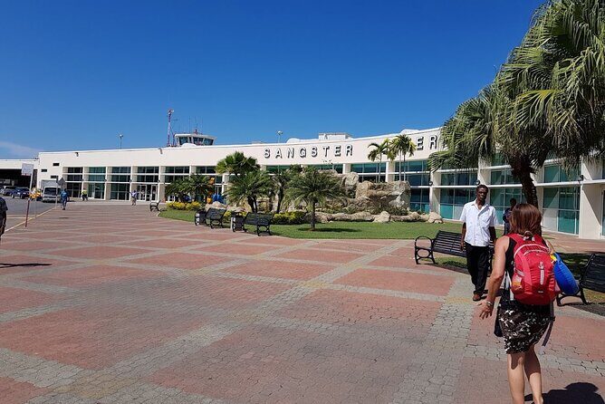 Montego Bay Ocean Coral Spring/Eden Bay Private Airport Transfer - Round-trip or one-way: matching your Jamaica schedule