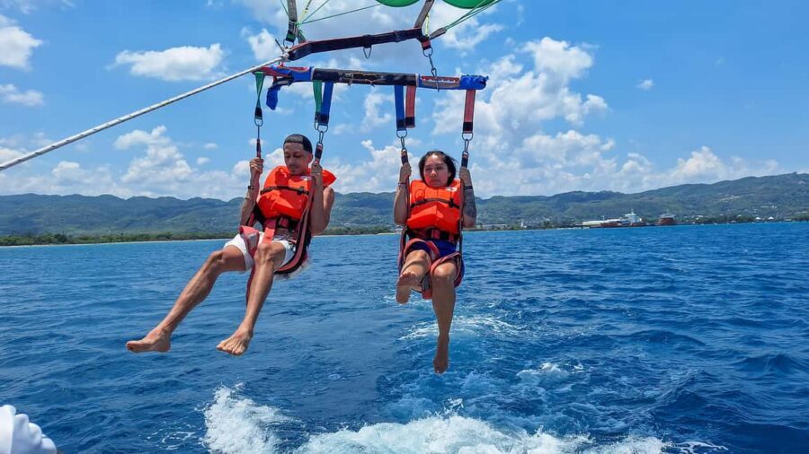 Montego Bay: Parasailing and Jet Ski Combo with Pickup - What the guides and staff quality really affects