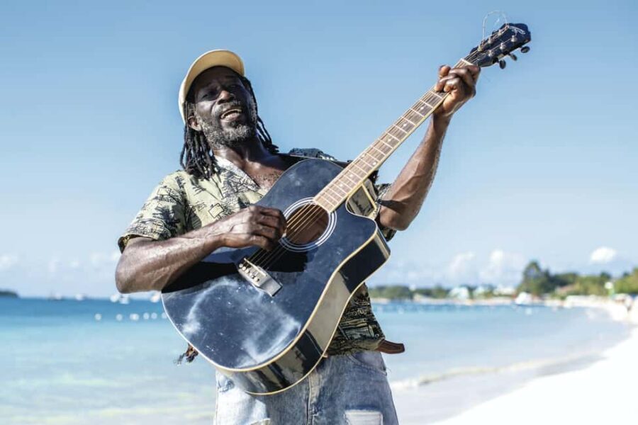 Montego Bay: Seven Miles Beach and Rick's Café Sunset View - Food breaks, beach breaks, and keeping your energy steady