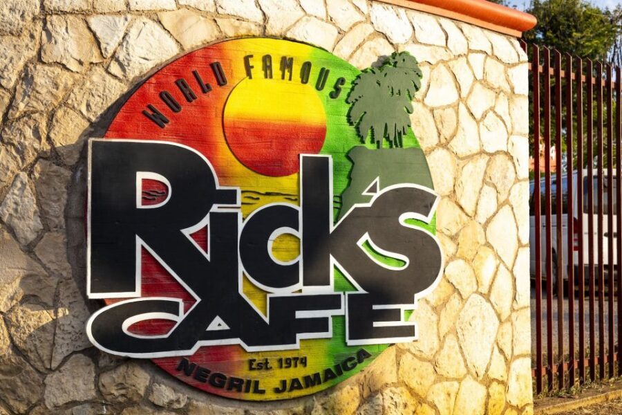 Montego Bay: Seven Miles Beach and Rick's Café Sunset View - Guide style and group reality: English speaking, minimum 10 participants