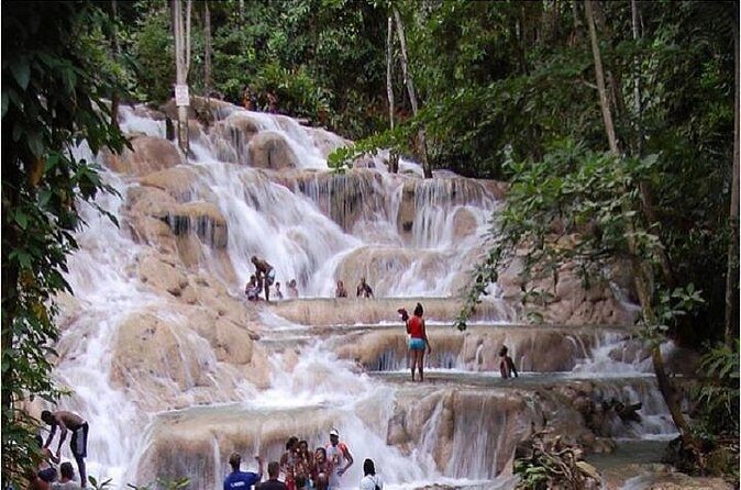 Montego Bay to Dunn's River Falls Half-Day Trip - The craft market stop: souvenirs with a built-in purpose