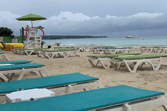Negril 7 mile Beach, Party Catamaran Cruise , Snorkeling and Ricks Cafe Combo - How the 6 to 8 hours add up without feeling chaotic