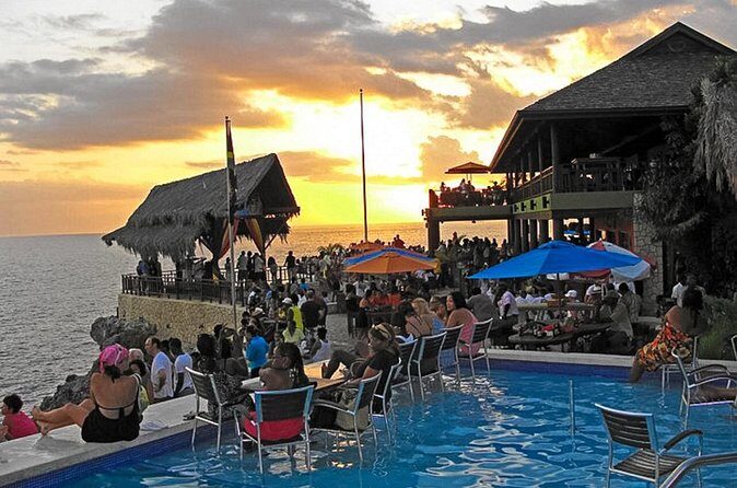 Negril 7 Miles Beach, Ricks Cafe and Shopping - Montego Bay Pickup and Air-Conditioned Transport (Why It Matters)