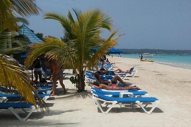 Negril Beach, Ricks Cafe and Margaritaville from Montego Bay - Rick’s Café on the cliffs: where sunset turns into the main event