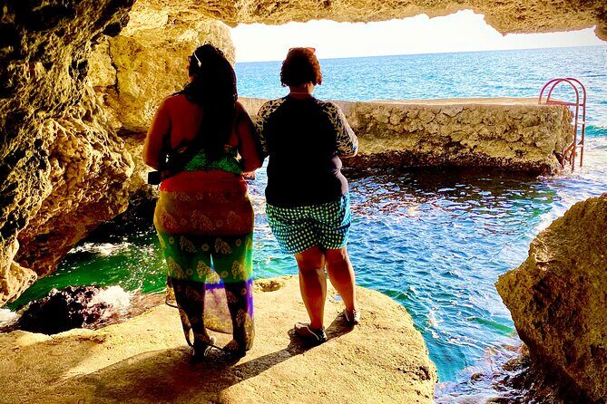 Negril Seven Miles Beach And Ricks Cafe Tour - Rick’s Café: A 35-Foot Cliff Stop With Sunset and Cliff Jumping